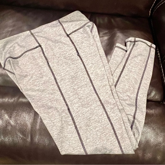 Women’s Tek Gear leggings - heather gray w/black trim - Large - thigh pockets - Picture 3 of 7